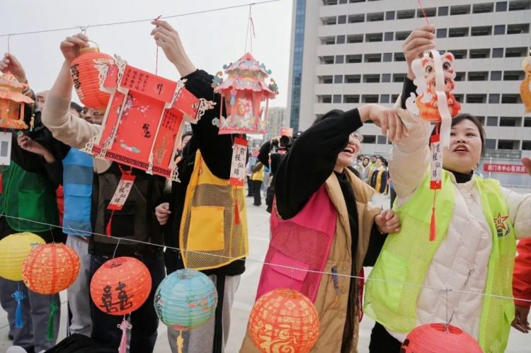 春意盎然映巾帼,运动赛场展芳华!