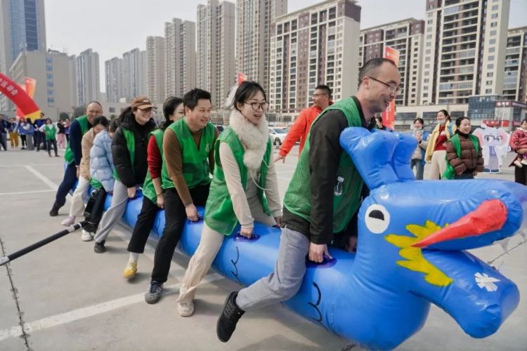 春意盎然映巾帼,运动赛场展芳华!