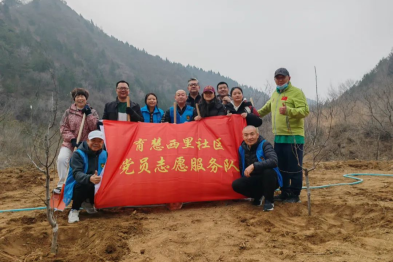 「结对帮扶暖人心，植树造林添新绿」北京华厦民众眼科医院党支部开展党日慰问植树活动