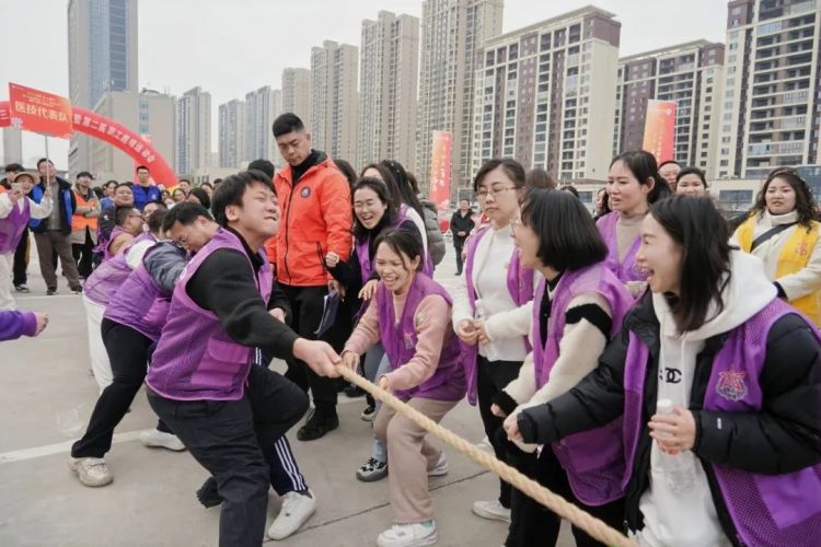 春意盎然映巾帼,运动赛场展芳华!