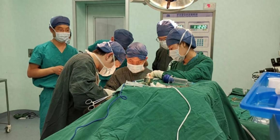 武大人民医院洪山院区多学科协作成功救治 28 岁脑干出血患者