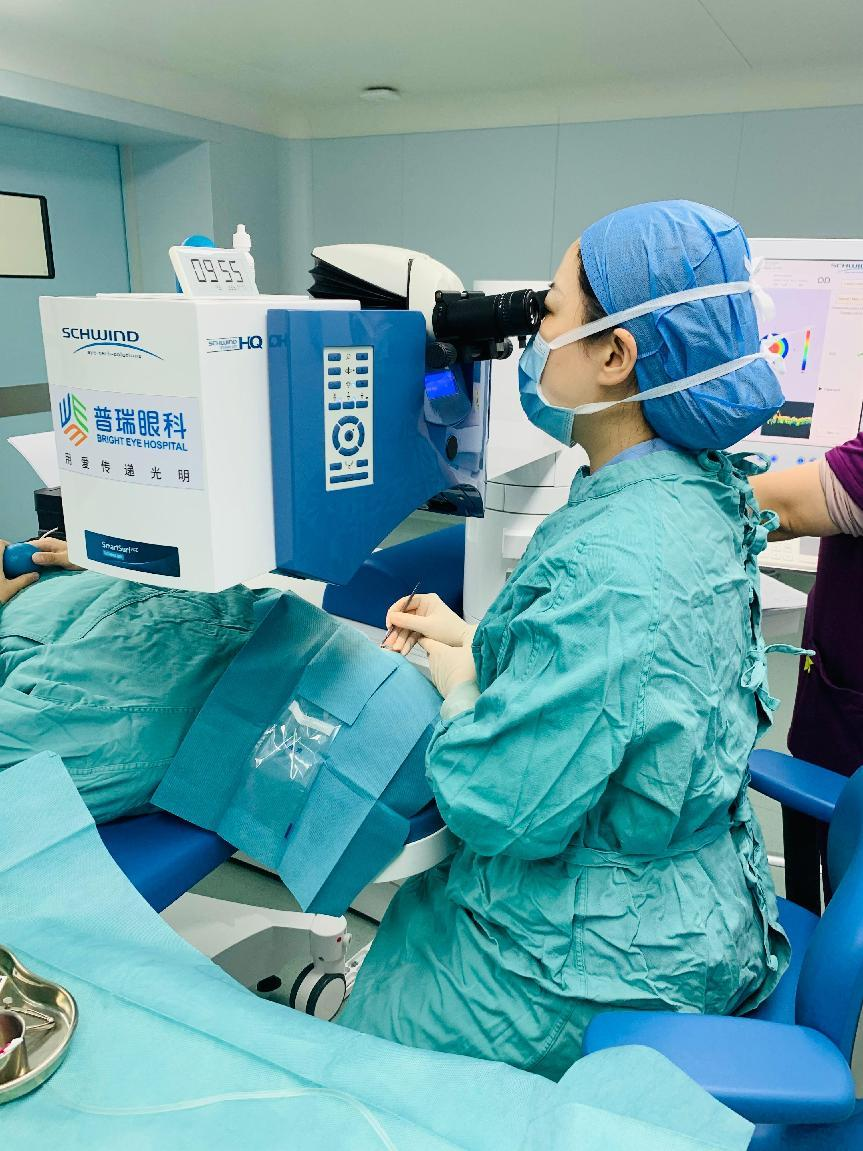 可视化近视手术该怎么选？武汉普瑞眼科关念为你准备了摘镜攻略