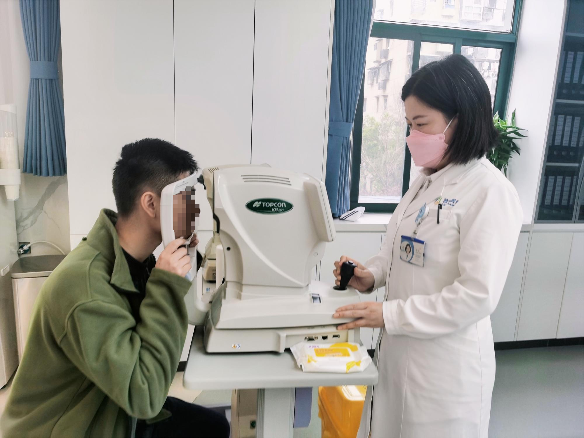 做可视化近视手术后视力能到多少？武汉普瑞眼科关念强调因人而异