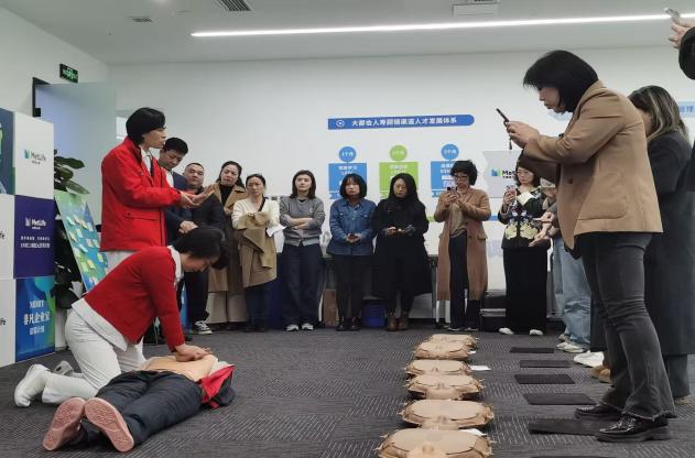 重庆松山医院走进中美大会人寿，成功开展急救培训活动