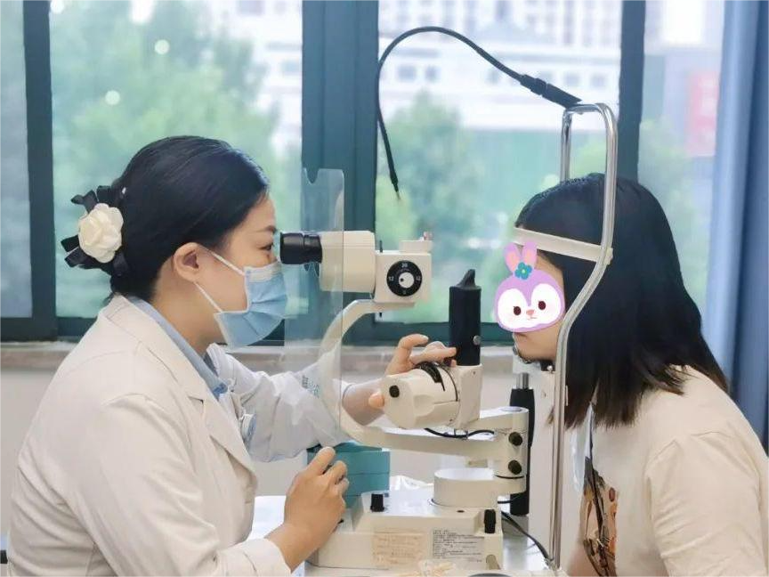 长期戴隐形眼镜还能做可视化近视手术吗？武汉普瑞眼科关念来解答