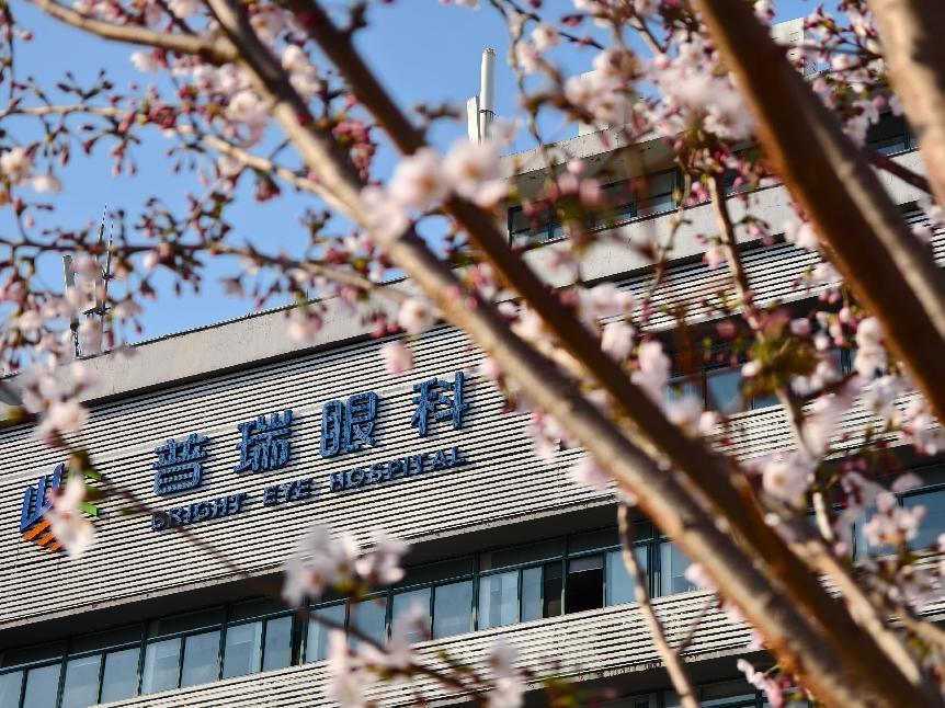 长期戴隐形眼镜还能做可视化近视手术吗？武汉普瑞眼科关念来解答