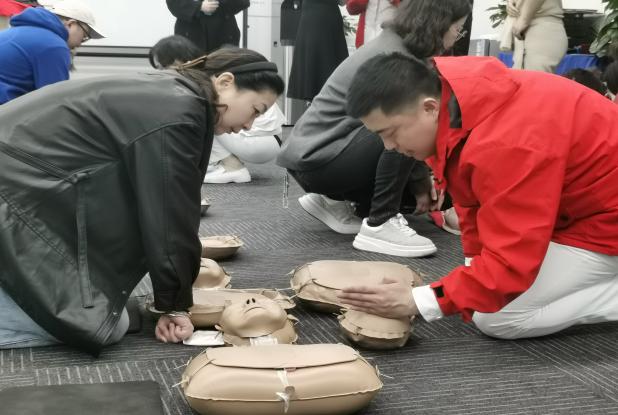 重庆松山医院走进中美大会人寿，成功开展急救培训活动