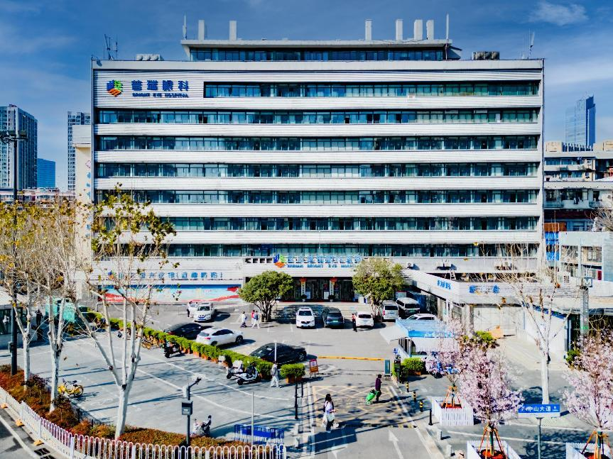 眼睛有倒睫可以做近视手术吗？近视专家关念告诉你如何处理