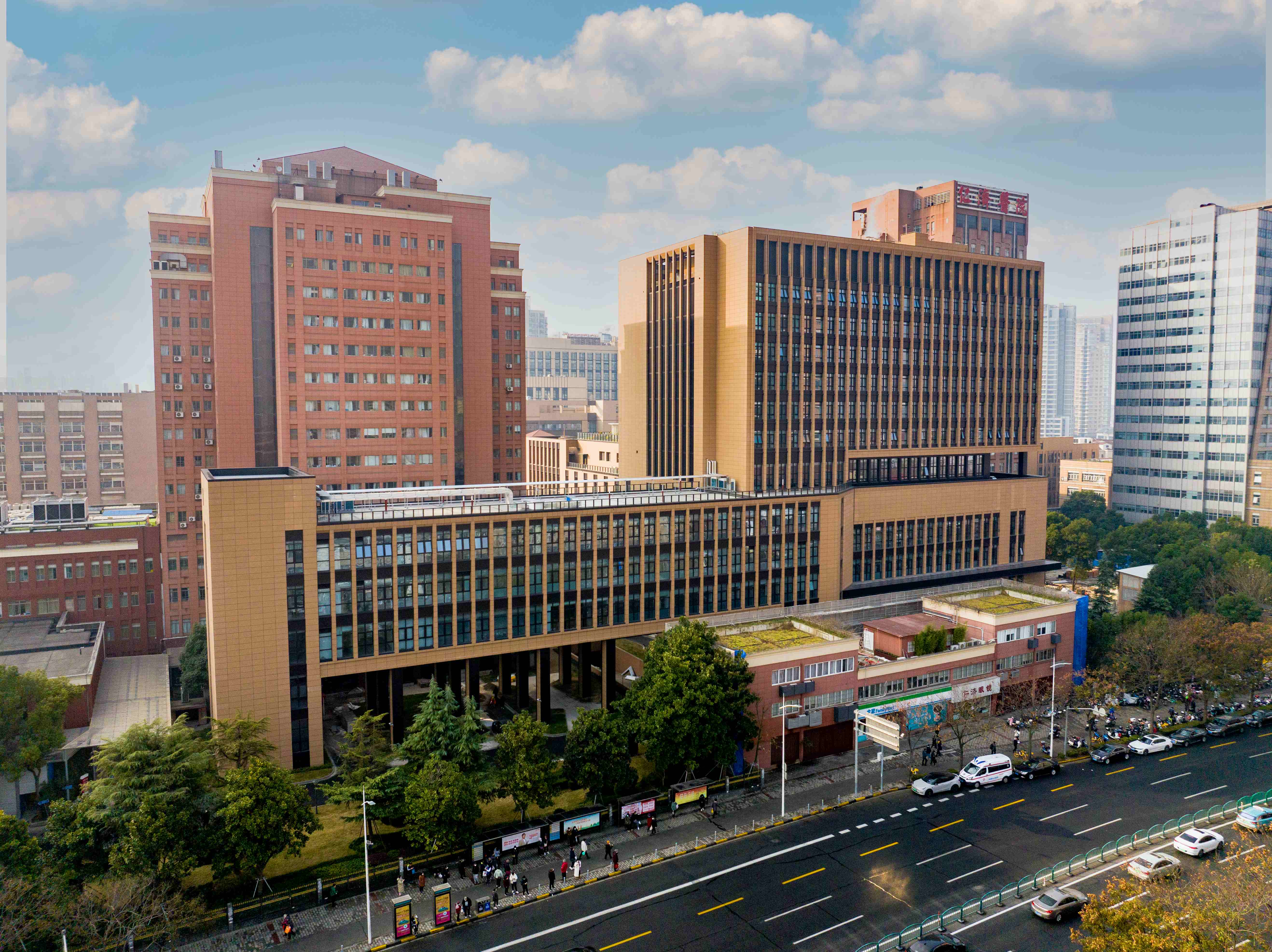 中新战略合作开启医疗创新实践   上海交通大学医学院附属仁济医院与新加坡莱佛士医疗集团达成深度合作