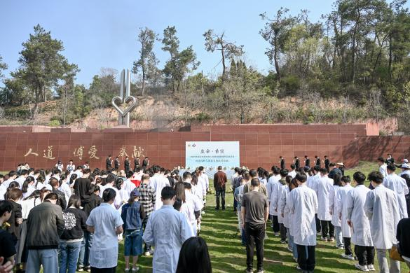 医心为民·聚光前行 中共武汉普瑞眼科医院支部委员会践行党建担当