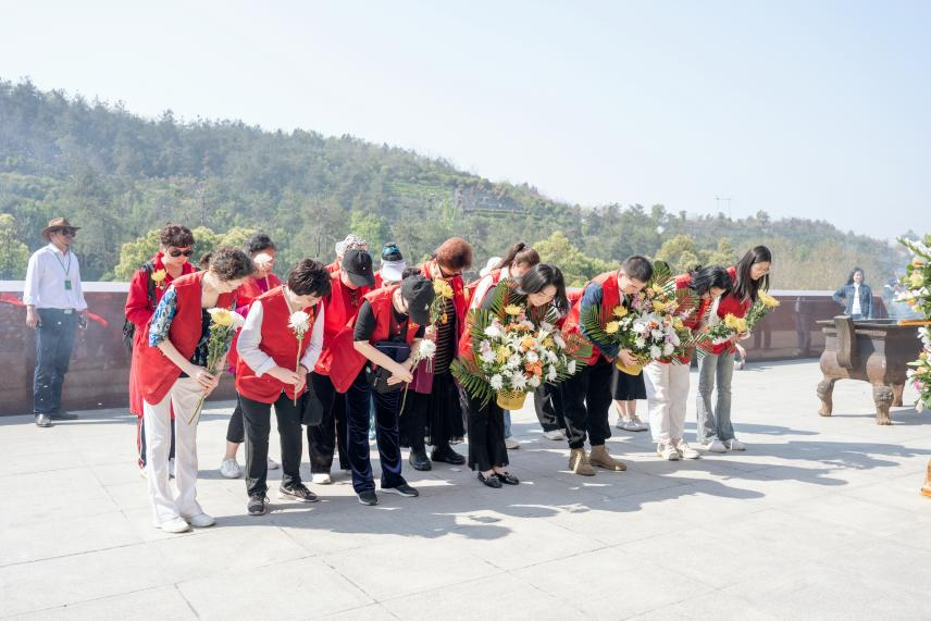 清明前夕武汉普瑞眼科联合社区参加 3.26 遗体器官捐献者纪念日活动