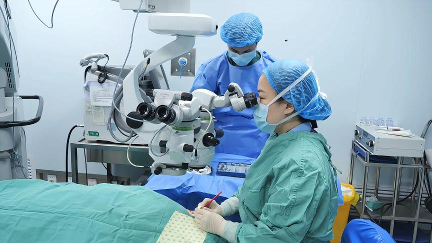 做完近视手术需要休息几天？武汉普瑞眼科关念介绍手术流程