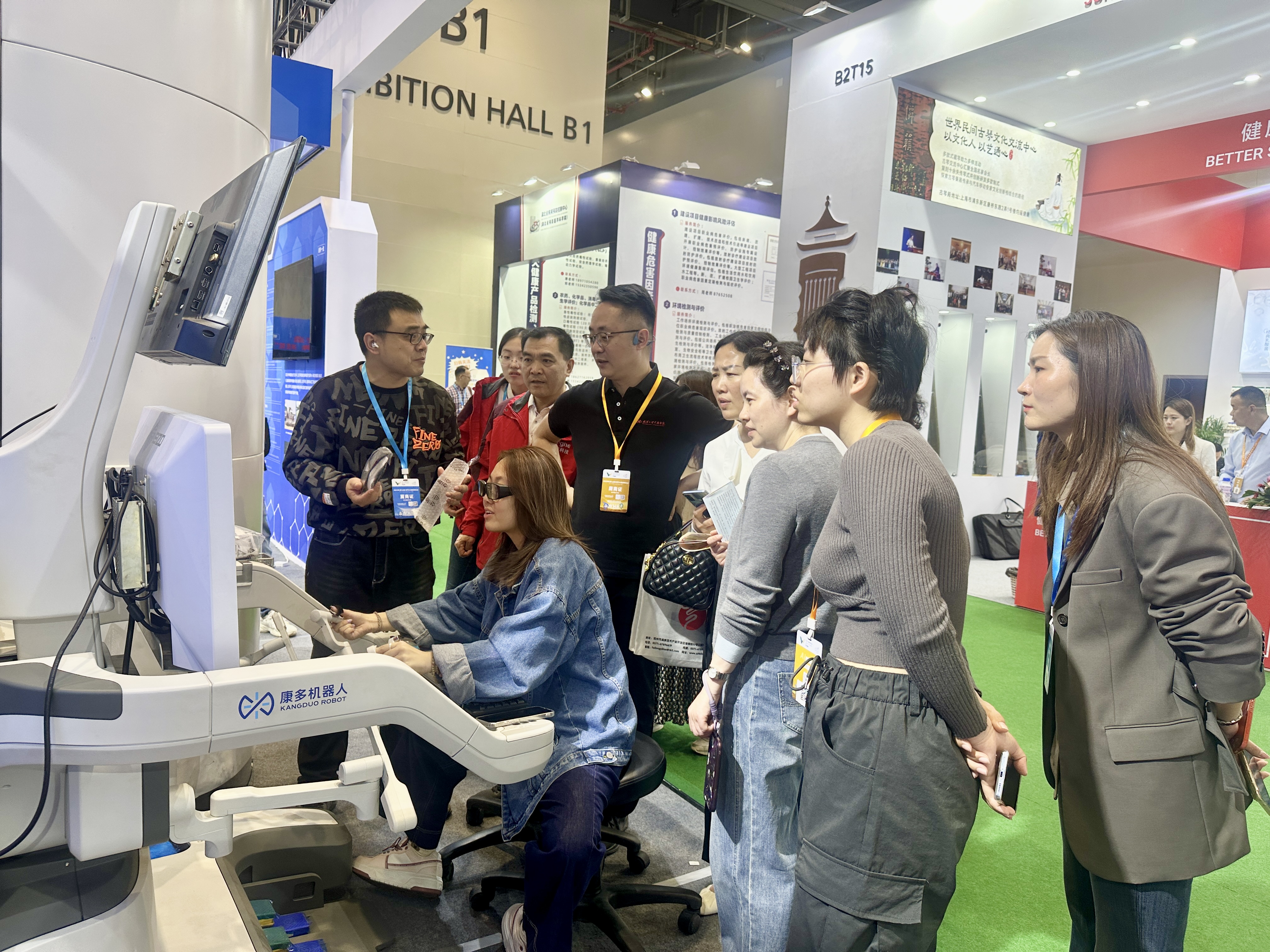 武汉大学中南医院 AI 智慧手术室「黑科技」惊艳亮相健博会，「未来医院」让看病快准暖