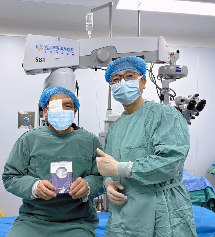 白内障老人兼患高度近视和老花 武汉普瑞眼科程旭康手术挽救视力