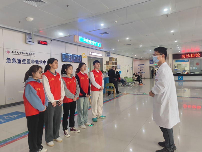 【佑民相伴】南昌大学二附院医校联动社会实践开启助医服务新模式