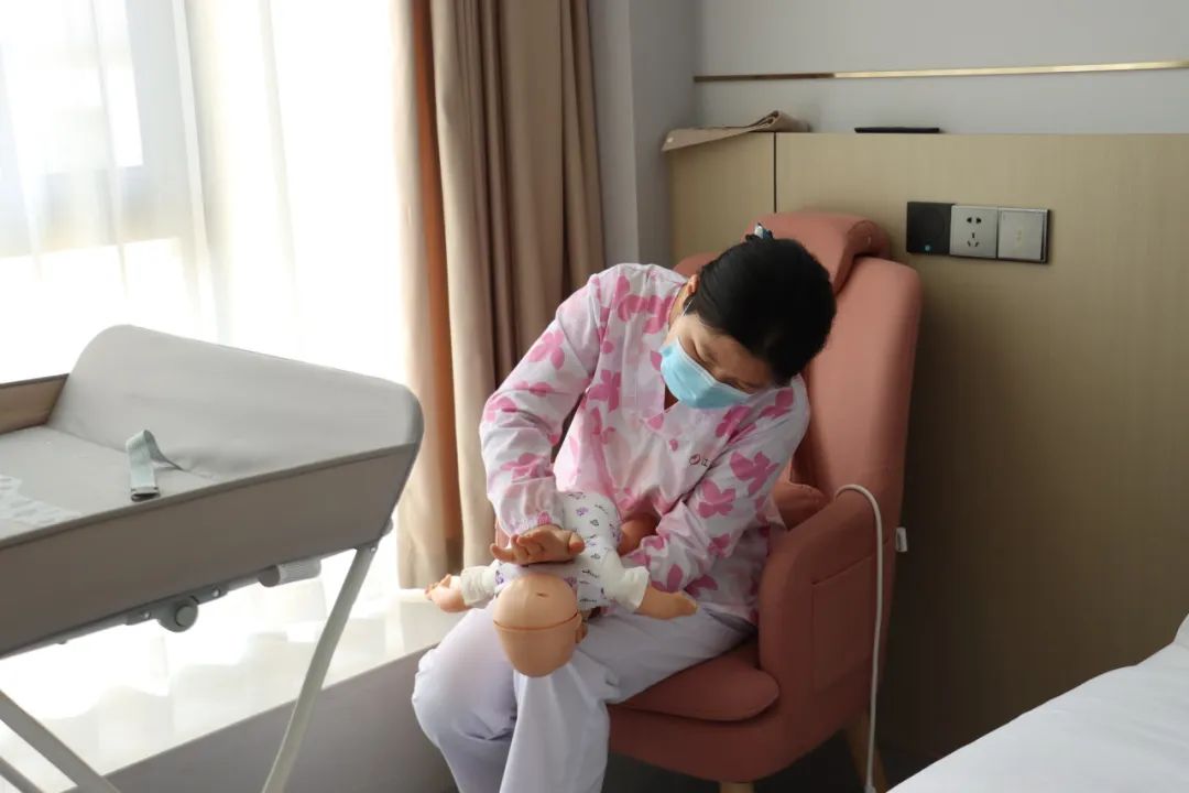 筑牢生命防线 江湾月子中心进行新生儿窒息复苏应急演练