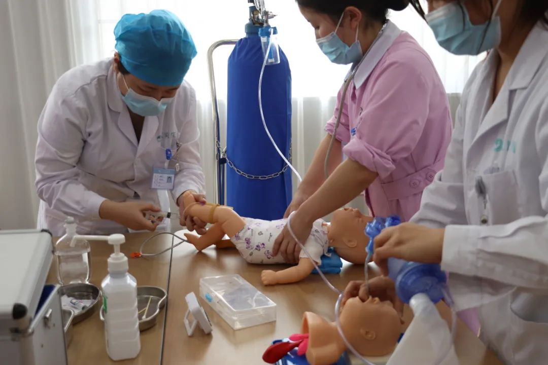 筑牢生命防线 江湾月子中心进行新生儿窒息复苏应急演练