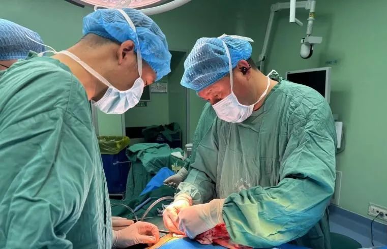 七旬老人食管破裂危及生命！山一大二附院胸外科紧急手术解危机