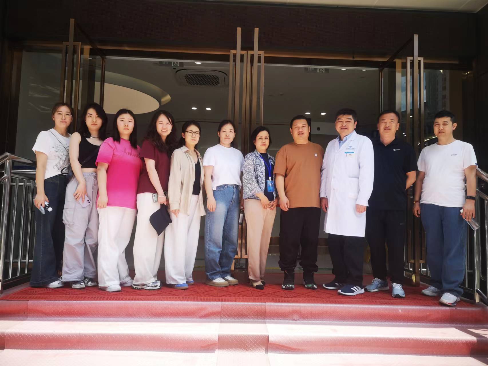 北京华厦民众眼科医院：用关怀凝聚力量，携手共进谱新篇
