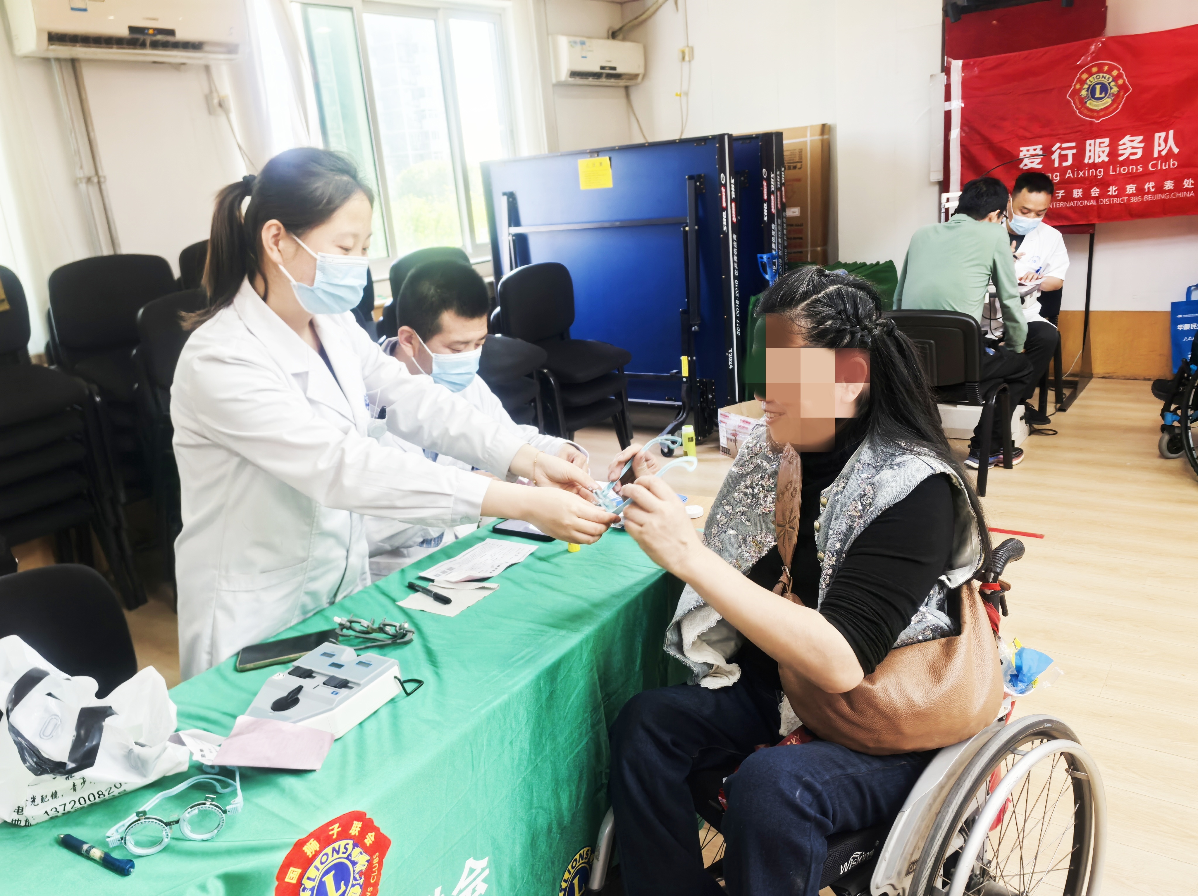 北京华厦民众眼科医院走进东城区残联开展眼健康公益检查活动