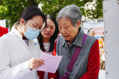 「旗聚韩家·悦享银龄」武汉普瑞眼科积极参与社区眼健康公益活动