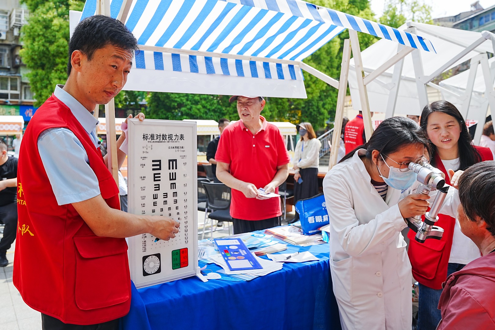 「旗聚韩家·悦享银龄」武汉普瑞眼科积极参与社区眼健康公益活动