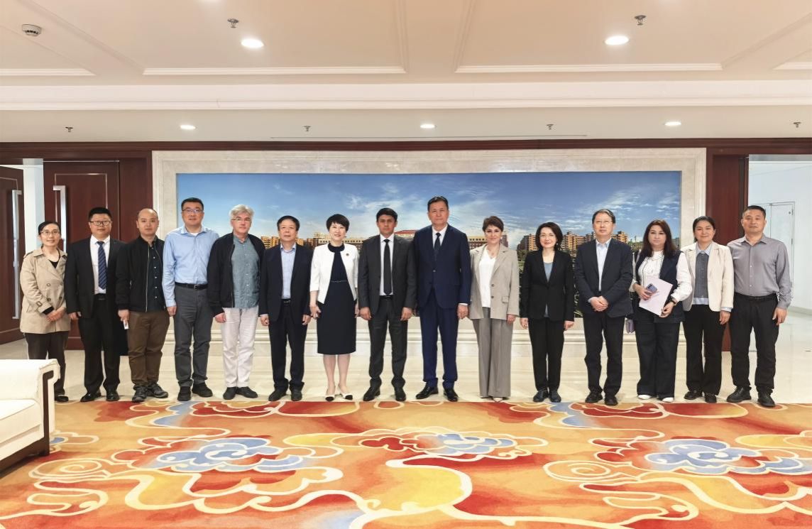 西安交大与上合组织成员国高校代表团共商医学合作，携手助力「一带一路」医学发展