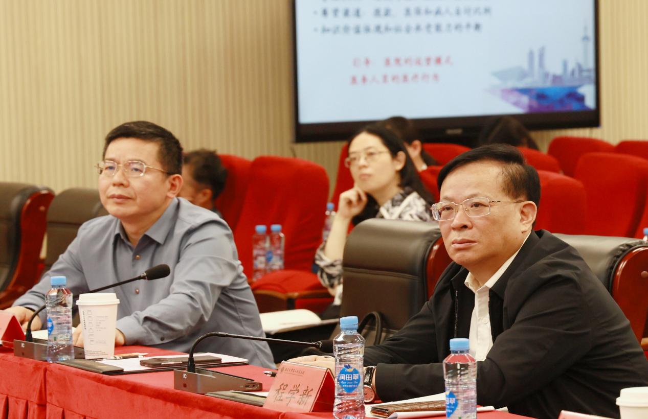 复旦大学医院管理研究所所长高解春一行莅临南昌大学二附院进行专题解读