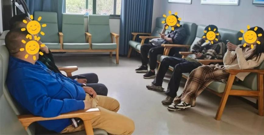 安心摘镜我有谱|公务员近视手术面试之前做吗?关念为你详细介绍