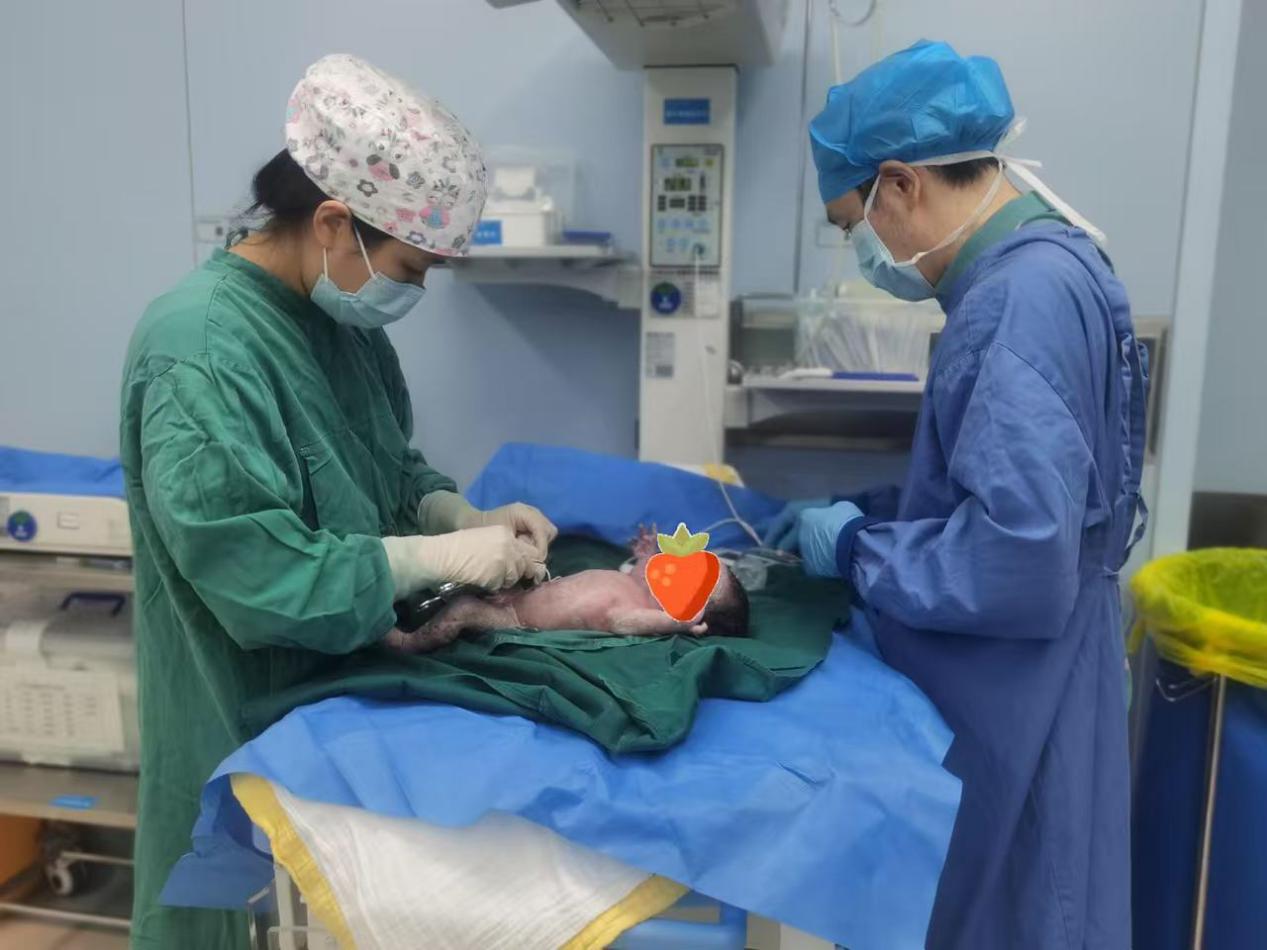 跨越千里的生命守护：27 岁三胎妈妈胎盘植入的危情救治