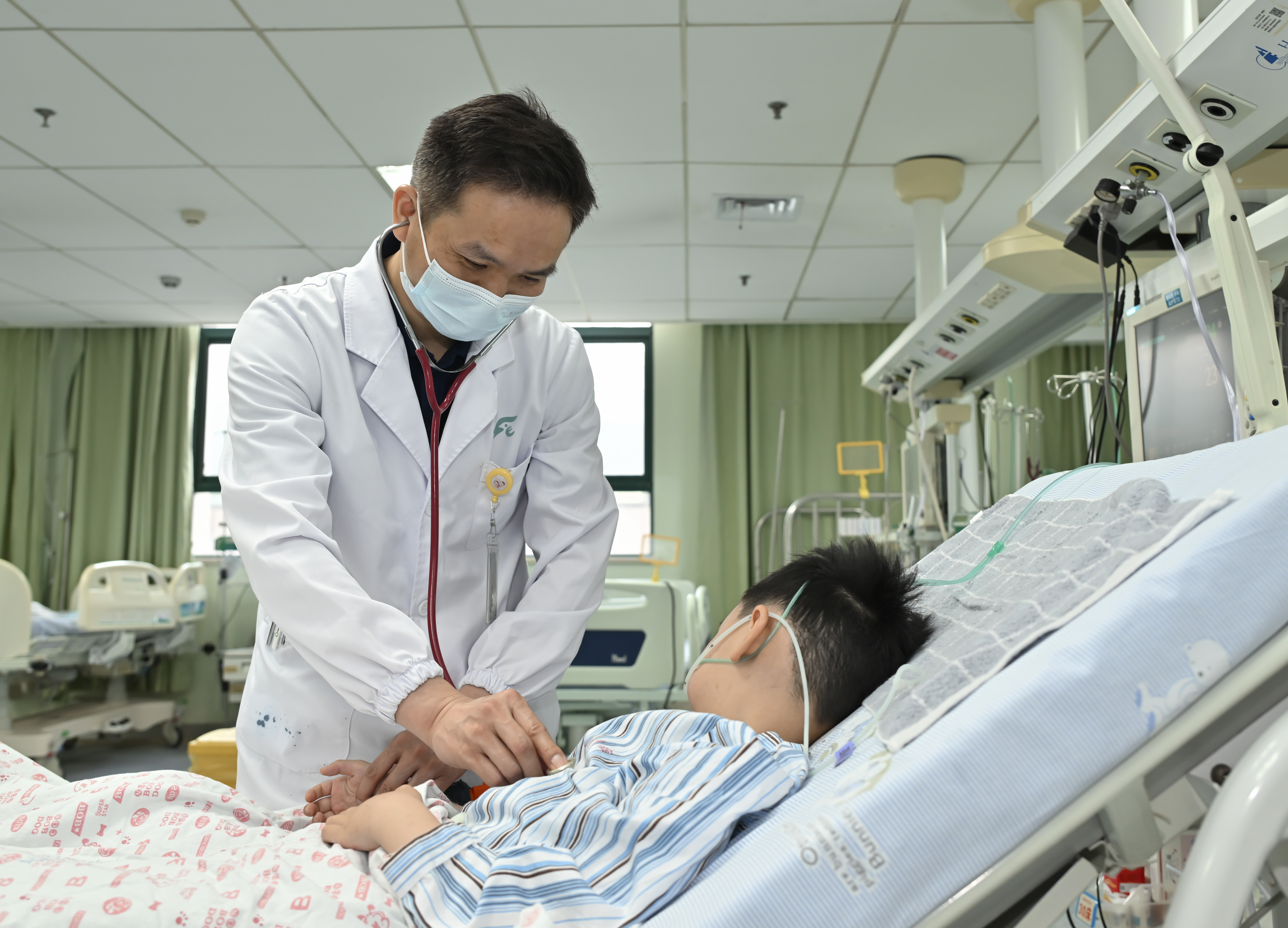 六岁男孩遭遇暴发性心肌炎，ECMO 联合临时起搏器救回一命