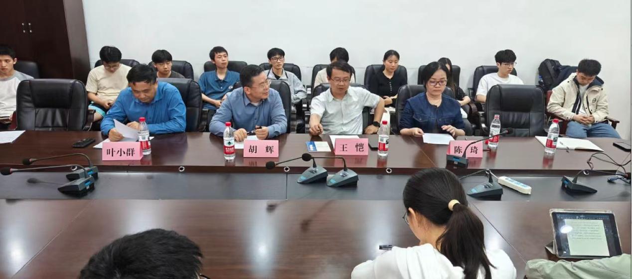 南昌大学第二临床医学院举办 2025 年考研与就业座谈会