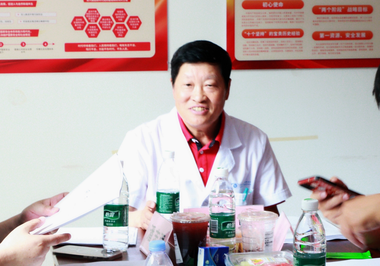 北京华厦民众眼科医院首席专家朱思泉教授指导研究生毕业答辩会圆满成功