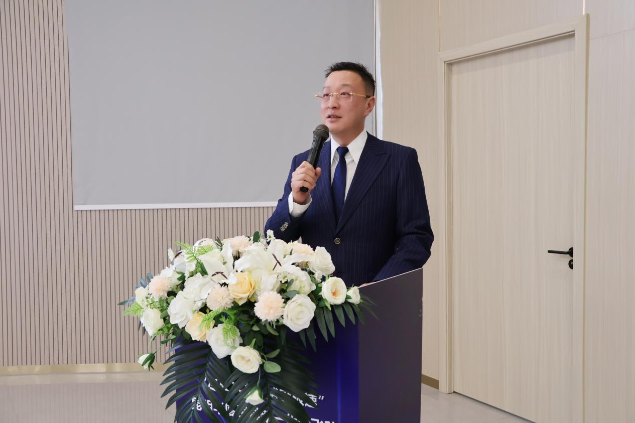 昆明华厦眼科新一代机器人全飞秒 VISUMAX800 新技术成功落地