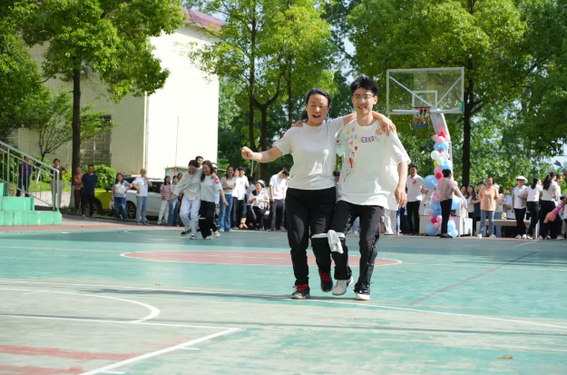 提灯照亮生命路，仁心谱写奉献歌——邵东市人民医院 2025 年「5.12」国际护士节活动圆满举行