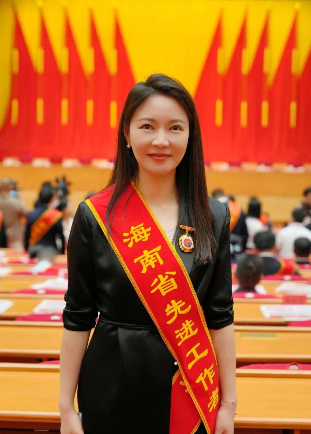 喜讯！热烈祝贺我院党委书记丁艳荣获「海南省先进工作者」荣誉称号
