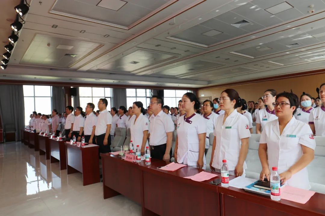 以关怀致敬使命 用荣誉激励担当 | 长治市中医医院隆重举行 2025 年「5.12 国际护士节」表彰大会