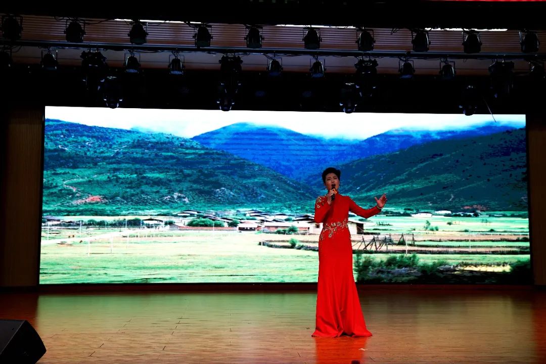 以关怀致敬使命 用荣誉激励担当 | 长治市中医医院隆重举行 2025 年「5.12 国际护士节」表彰大会