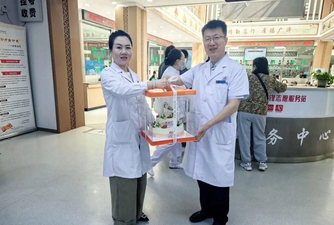 以关怀致敬使命 用荣誉激励担当 | 长治市中医医院隆重举行 2025 年「5.12 国际护士节」表彰大会