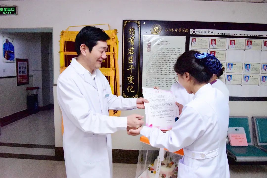 以关怀致敬使命 用荣誉激励担当 | 长治市中医医院隆重举行 2025 年「5.12 国际护士节」表彰大会