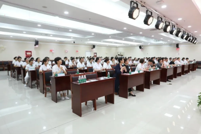 西安交大一附院东院区举办 2025 年护士节庆祝暨表彰大会