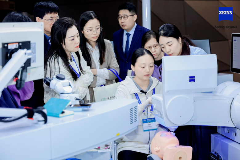 武汉普瑞眼科专家亮相第十七届全国角膜屈光手术年会并作精彩发言