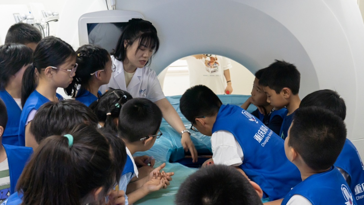 探索超声波奥秘,近 30 组科创营亲子家庭走进海扶刀发源地