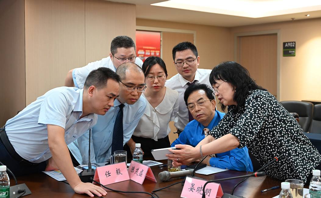 专家齐聚重庆爱尔，共探复杂角结膜眼表疾病诊疗新方向