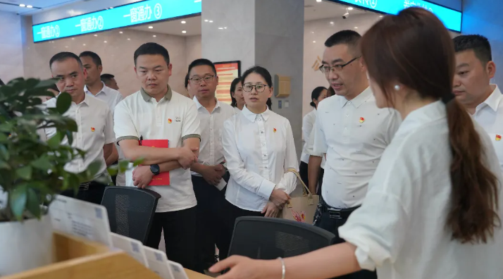 重庆市黔江中心医院赴重庆市第四中级人民法院开展党支部联合共建活动