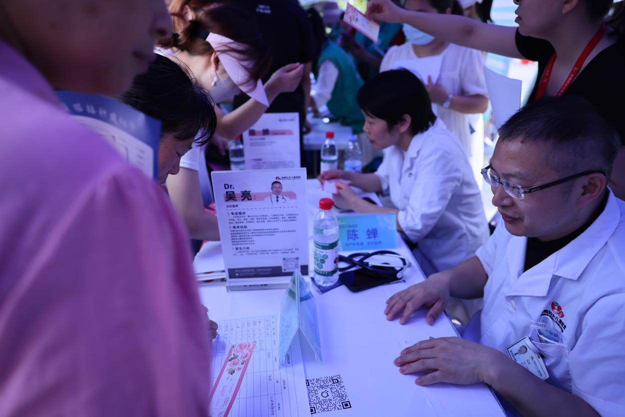 专家领衔+社区护航 | 家庭医生筑牢家庭健康新防线