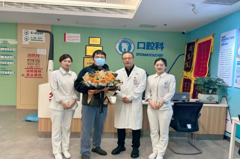 重庆松山医院口腔科为海南患者完成上颌窦复杂种植修复