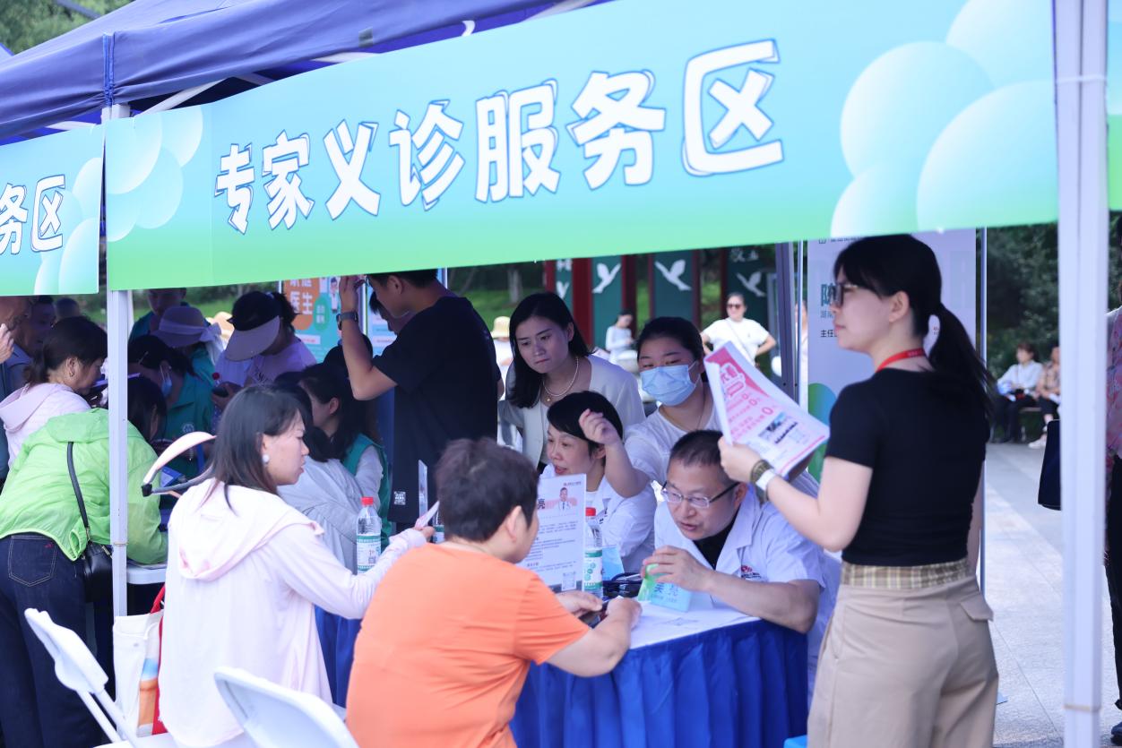 专家领衔+社区护航 | 家庭医生筑牢家庭健康新防线