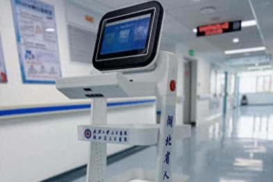 会讲科普、贴身服务、定向移动「护理伙伴」智能机器人在武汉大学人民医院心血管医院上岗