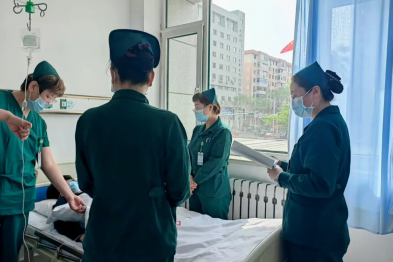 助力高考丨守护生命的考场：病房里的「高考自习室」